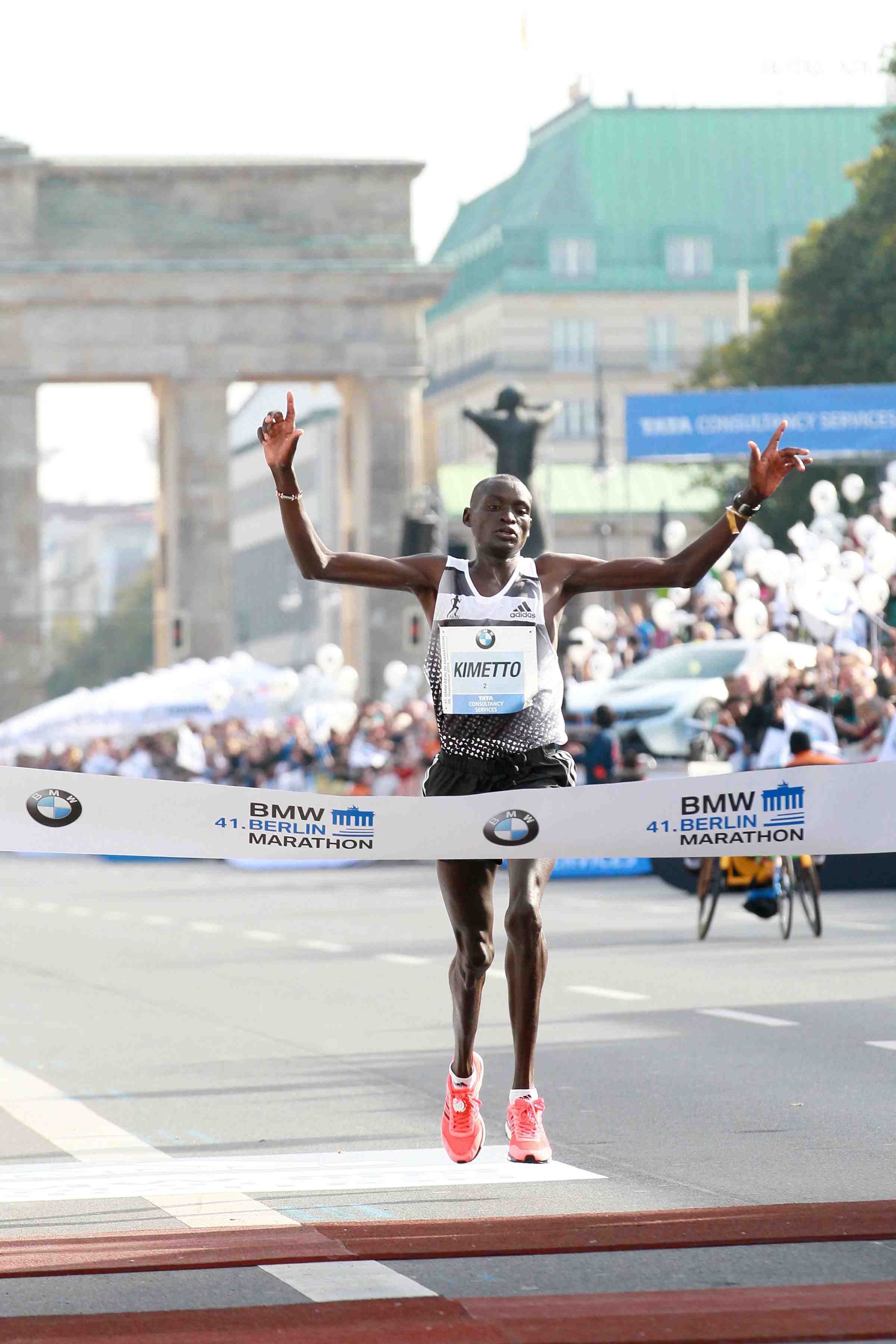 El keniano Dennis Kimetto ganó la Maratón de Berlín y rompe récord mundial