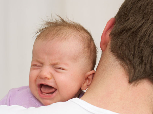 13 estrategias para calmar los  cólicos del bebé