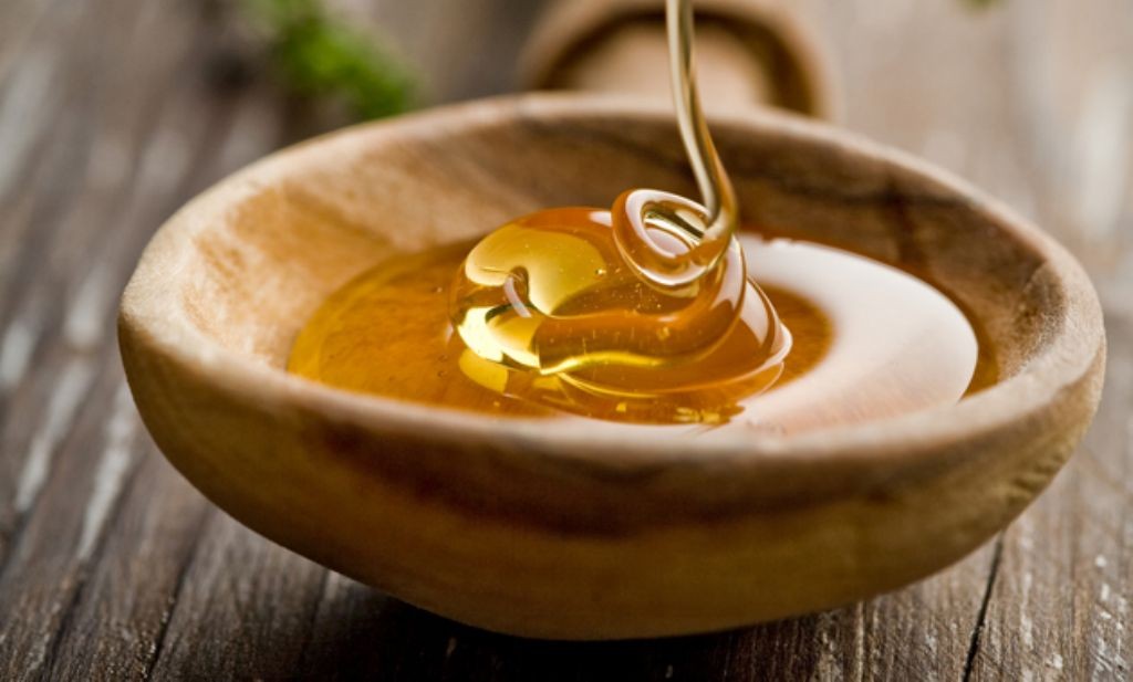¿Cómo la miel, el té y otros remedios naturales ayudan a eliminar las bacterias del cuerpo?