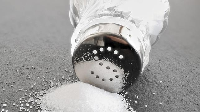 ¿Sabe cuántas cucharaditas de sal debes consumir a diario?