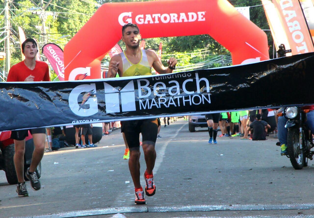 Olivio y Méndez se dejan la victoria en la Tamarindo Beach Marathon 2017