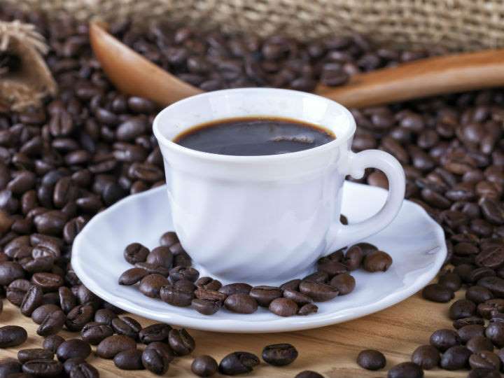 Tomar café a diario reduce el riesgo de fallas cardíacas, según tres estudios