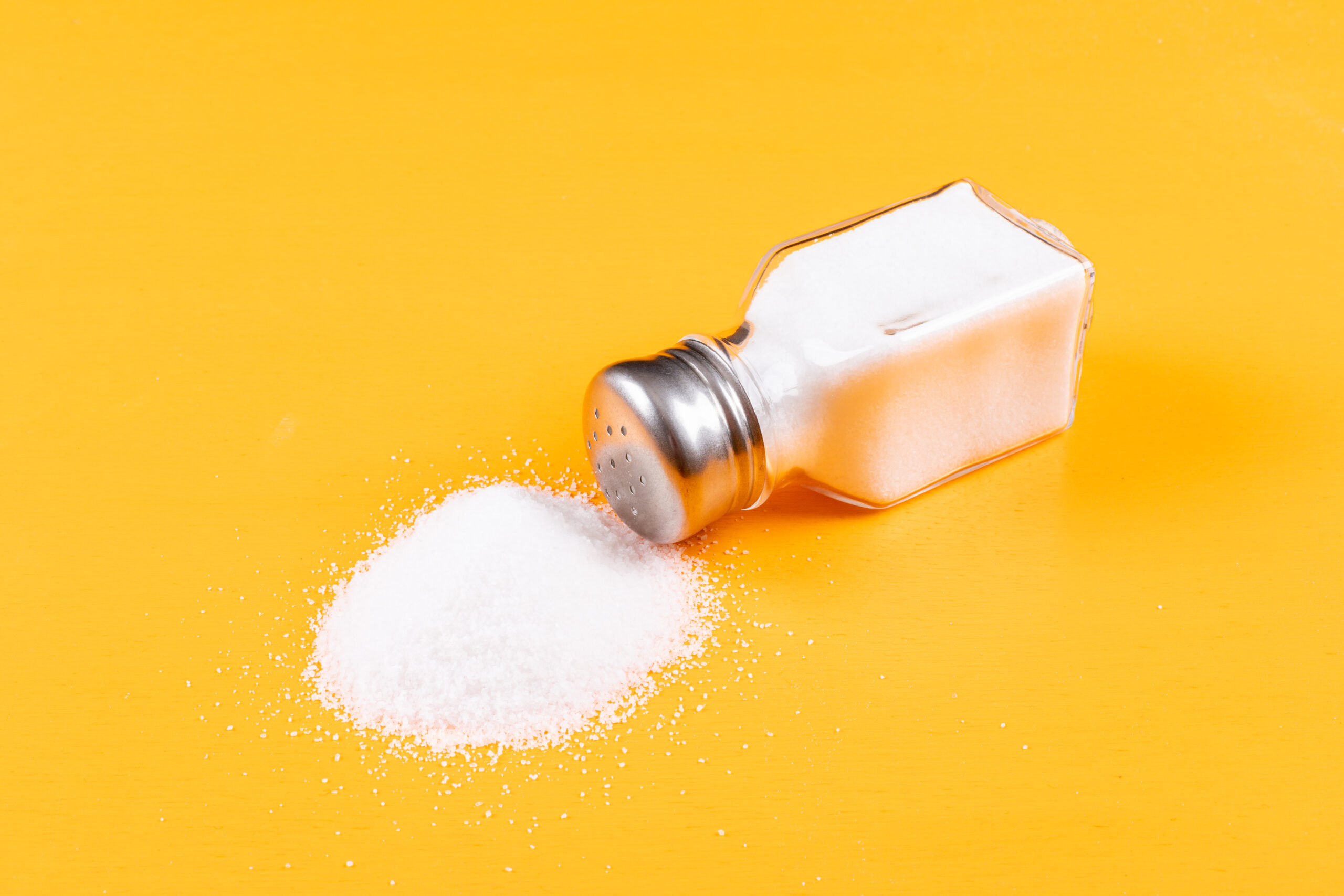 Trucos sencillos para reducir el consumo de sal en los alimentos
