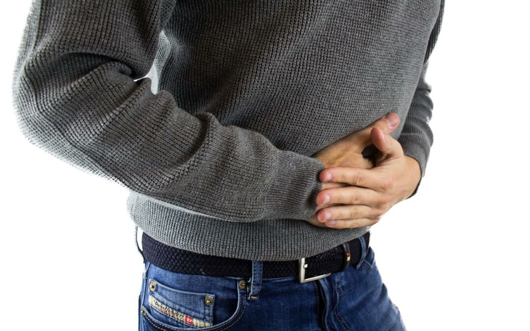 Dolor abdominal: ¿cómo diferenciarlo del malestar estomacal y cuándo acudir al médico?